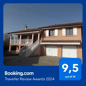 Grand Avec Cheminee Dans Maison, Parking Gratuit Appartement Mionnay
